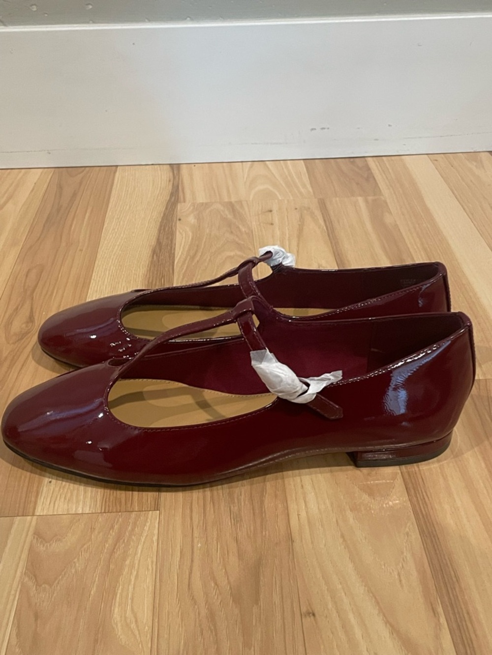 J. Crew F T-Strap Patent Mary Jane Shoes in Burgundy. - Picture 2 of 6